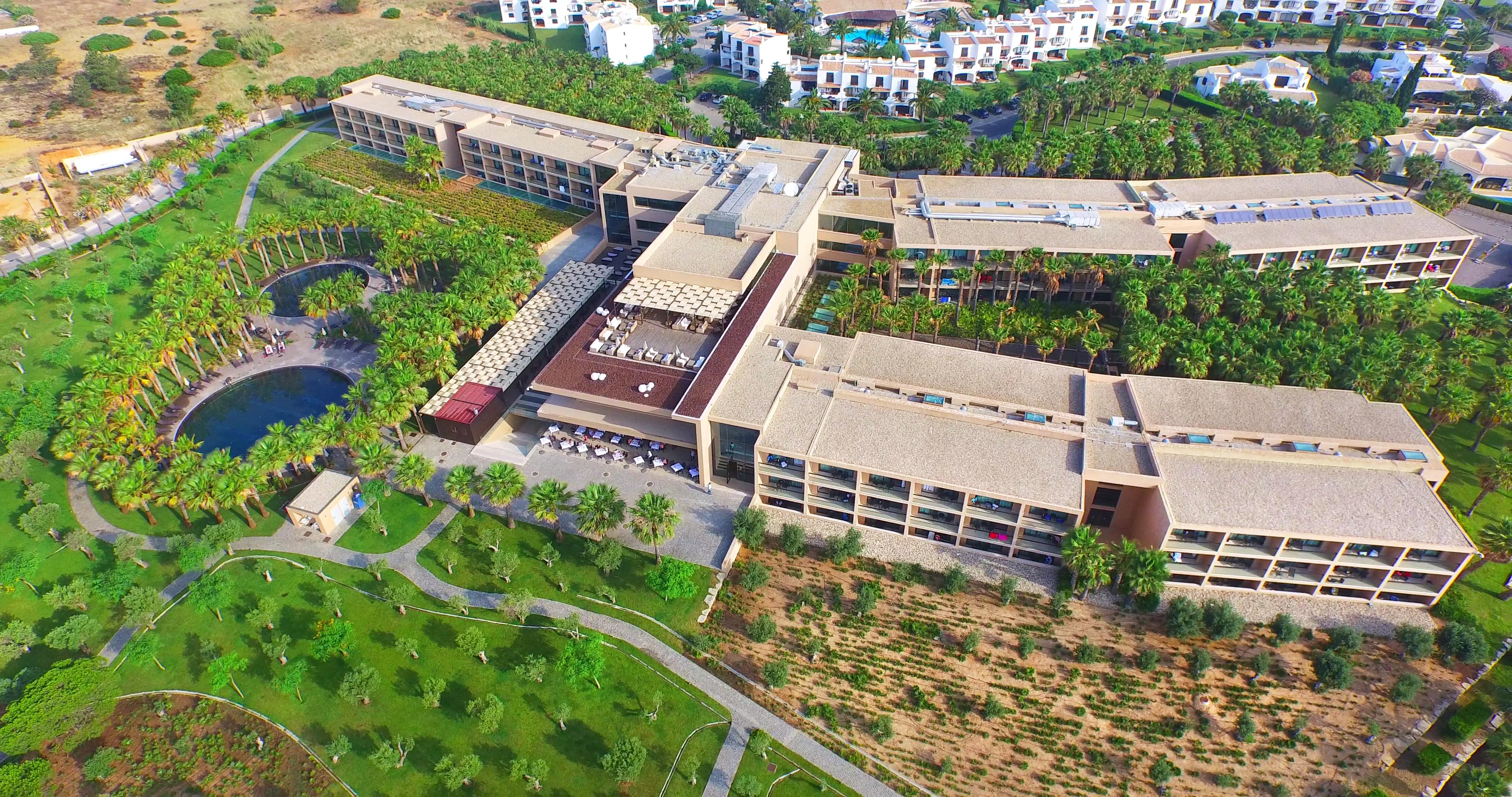 Kimpton Atlantico Algarve By Ihg Ξενοδοχείο Αλμπουφέιρα Εξωτερικό φωτογραφία Aerial view of the hotel