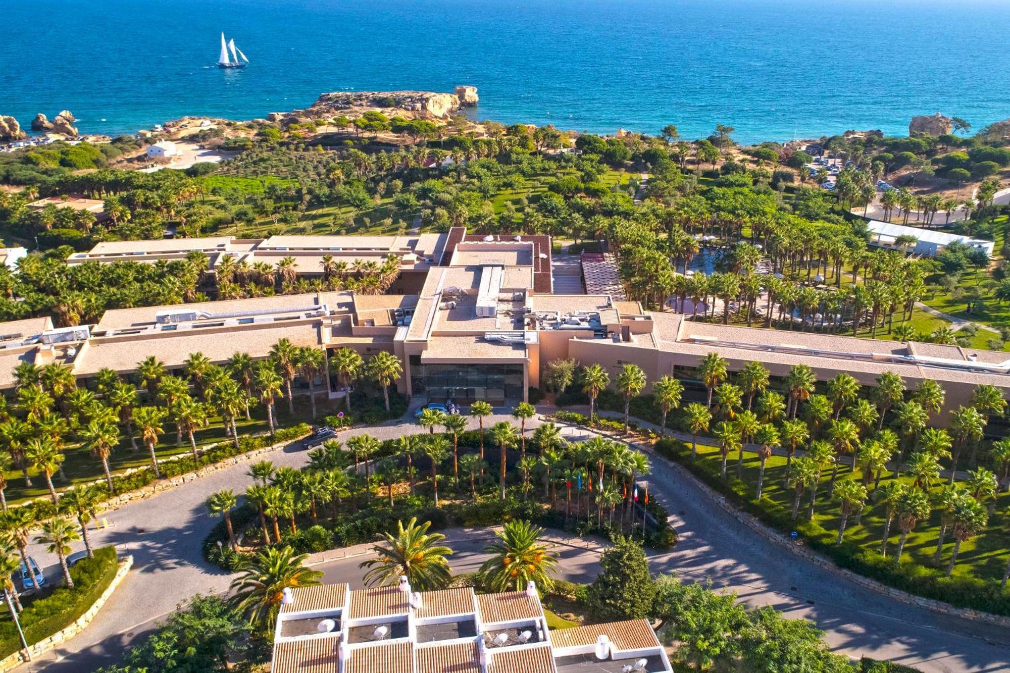 Kimpton Atlantico Algarve By Ihg Ξενοδοχείο Αλμπουφέιρα Εξωτερικό φωτογραφία Aerial view of the hotel